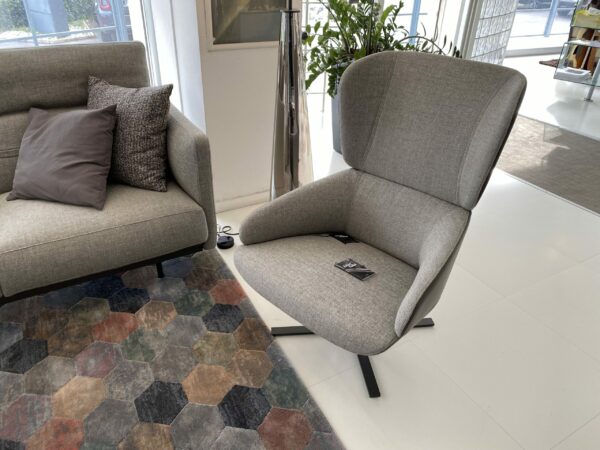 DI TRE Divano Arlott High + Poltrona Cut Swivel + Pouff Nick - immagine 4